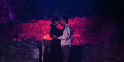 Predstava "Posljednja večera", koja donosi priču o teškom životu bosanske kraljice Katarine, izvedena na dvoru u Kraljevoj Sutjesci