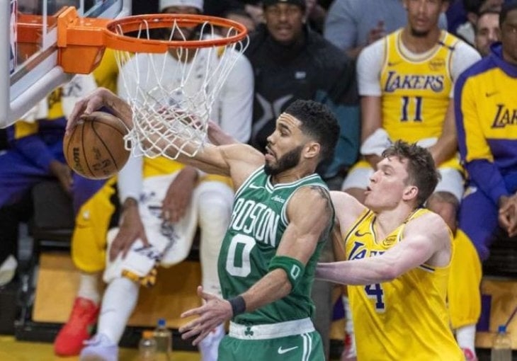 Philadelphia u doigravanju, Warriorsi izbacili Clipperse