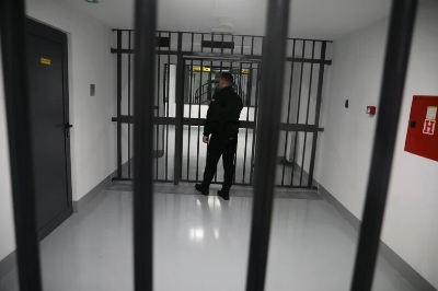 HOROR Muškarac osuđen za silovanje GREŠKOM pušten iz zatvora, pobjegao u BiH