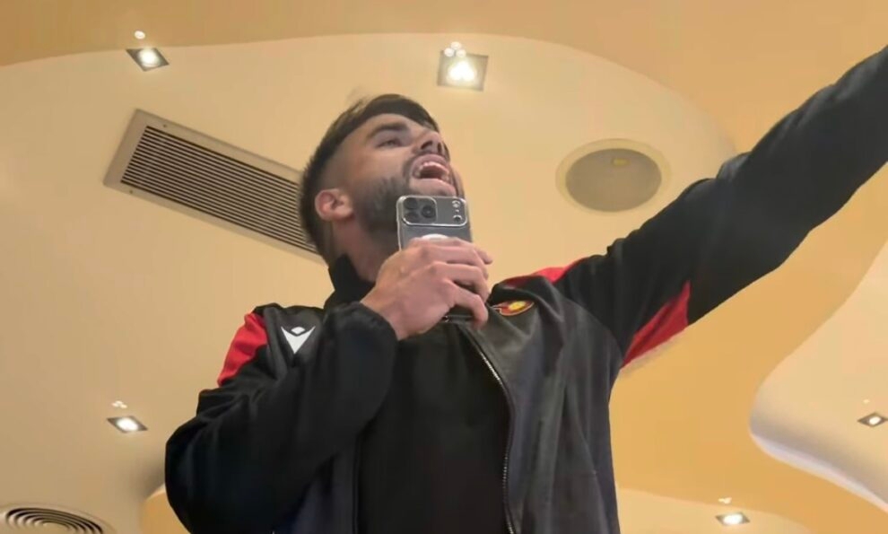 Video iz tabora Čelika postao hit, novajlija zapjevao pred ekipom