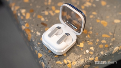 Samsung mijenja upute za hlađenje pregrijanih Galaxy Buds slušalica