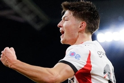 MAJSTORIJA ESMIRA BAJRAKTAREVIĆA U DRESU PSV-a: Poslao čuvara na pod, pa savršeno namjestio gol (VIDEO)