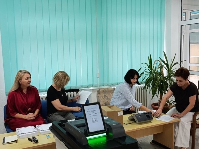 U CIK-u zadovoljni testnim izborima iako nisu počeli na vrijeme