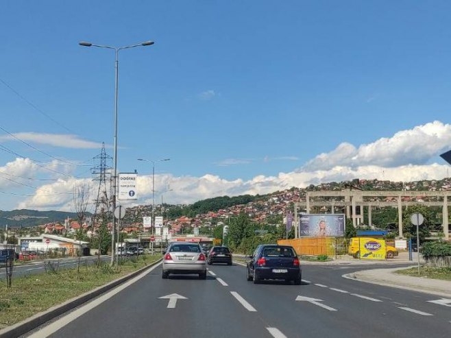 U gradskim sredinama i na pojedinim prelazima pojačan saobraćaj