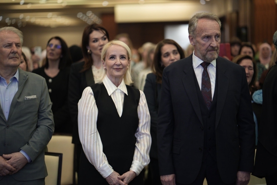 IZETBEGOVIĆ SA SKUPA ŽENA SDA POSLAO BRUTALNU PORUKU: 'Bošnjaci su izbačeni iz vlasti i poniženi, Trojka nas vodi u živo blato, moramo ih srušiti u oktobru!'