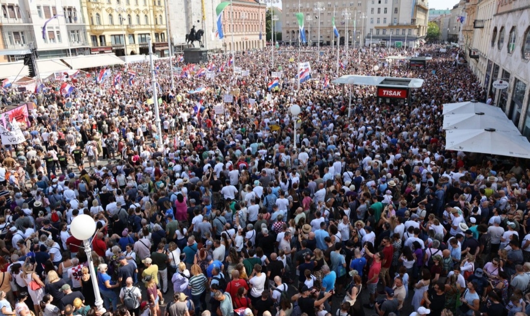 Desetine hiljada ljudi na protestu u Zagrebu: Hodaj za Liku!