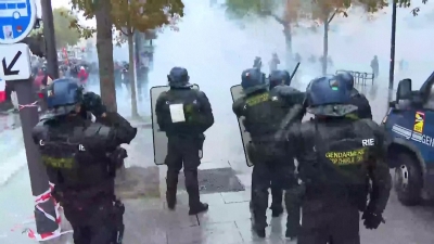 Pariz: Sukobi na protestima, 500 osoba napalo policiju