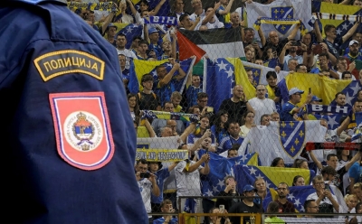 Policija u Doboju oduzela zastave Republike BiH navijačima koji su krenuli na utakmicu u Zenicu