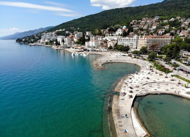 Dan nakon skandala u Splitu, u Rijeci puštana pjesma "Јasenovac i Gradiška Stara"