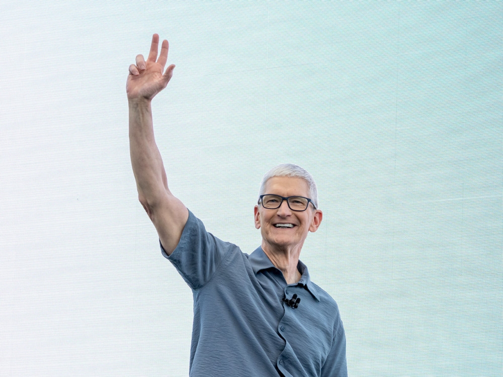 Tim Cook se povlači, a John Ternus preuzima poziciju CEO u Apple
