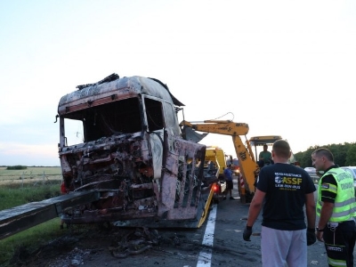 Sudar kamiona na auto-putu kod Šimanovaca, jedan od njih se zapalio (FOTO)