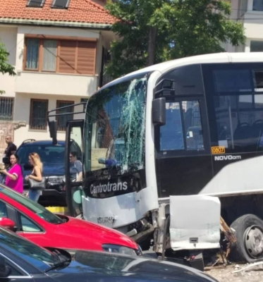 Dramatično jutro u Sarajevu: Minibusu na Kovačima otkazale kočnice. Policija i Hitna pomoć na terenu