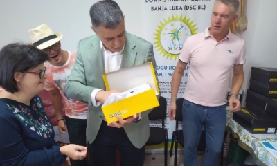 Đajić poklonio patike članovima Daun sindrom centra Banjaluka: “Niko me ne može usrećiti kao oni”