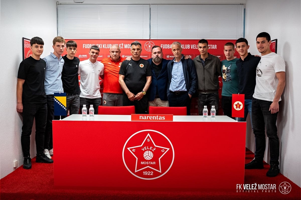 Osam igrača potpisalo ugovor sa Veležom · Zvanično