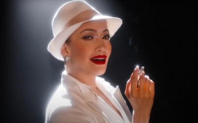 Jennifer Lopez - Kiss of the Spider Woman