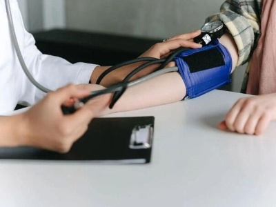 Doktorica savjetuje šta prvo uraditi kada izmjerite visok pritisak