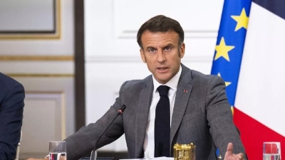 Fitch snizio kreditni rejting Francuske na najniži nivo u historiji, Macron traži hitno formiranje vlade