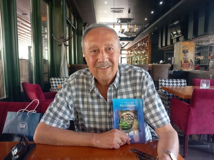Bijeljina: Rade Radović autor zbirke posvećene tragičnoj smrti 12 banjalučkih beba (Foto)