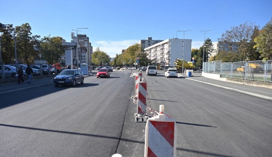 Konačno bez gužvi: Vozači prodisali, asfaltirane sve trake na kružnom toku kod “Audi servisa”