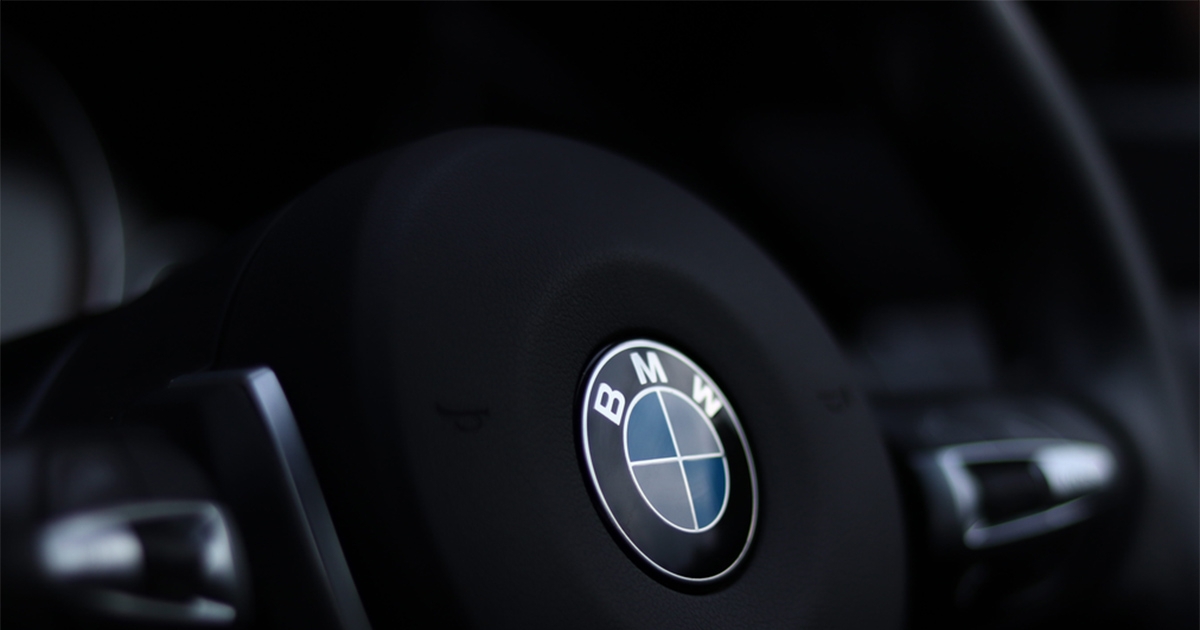 Milioniti BMW M je stigao sa posebnom bojom, ali pažnju je ukrao novi M3 EV (FOTO)