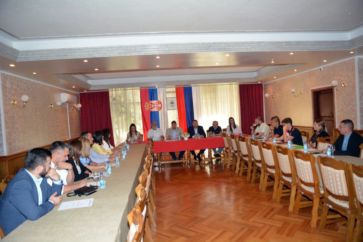PRIZNANJE PISCU IZ ZAGREBA Drago Kekanović dobitnik nagrade "Skender Kulenović - Književni vijenac Kozare"