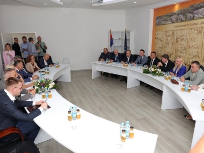 Minić, Cvijanović i Dodik posjetili Univerzitetsku bolnicu Foča: Nastavak podrške i u daljem periodu (FOTO)