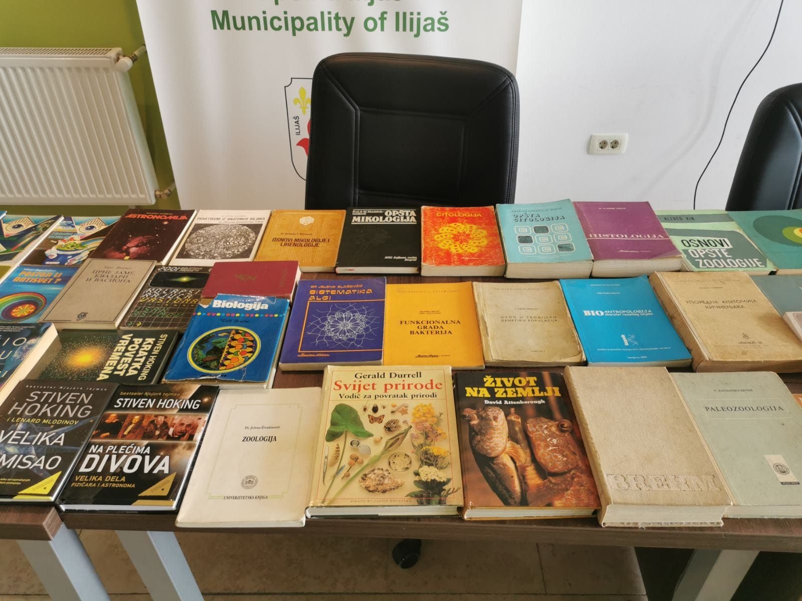 U Ilijašu izložene knjige iz kolekcije profesora Lele, među njima i primjerci stari gotovo 200 godina