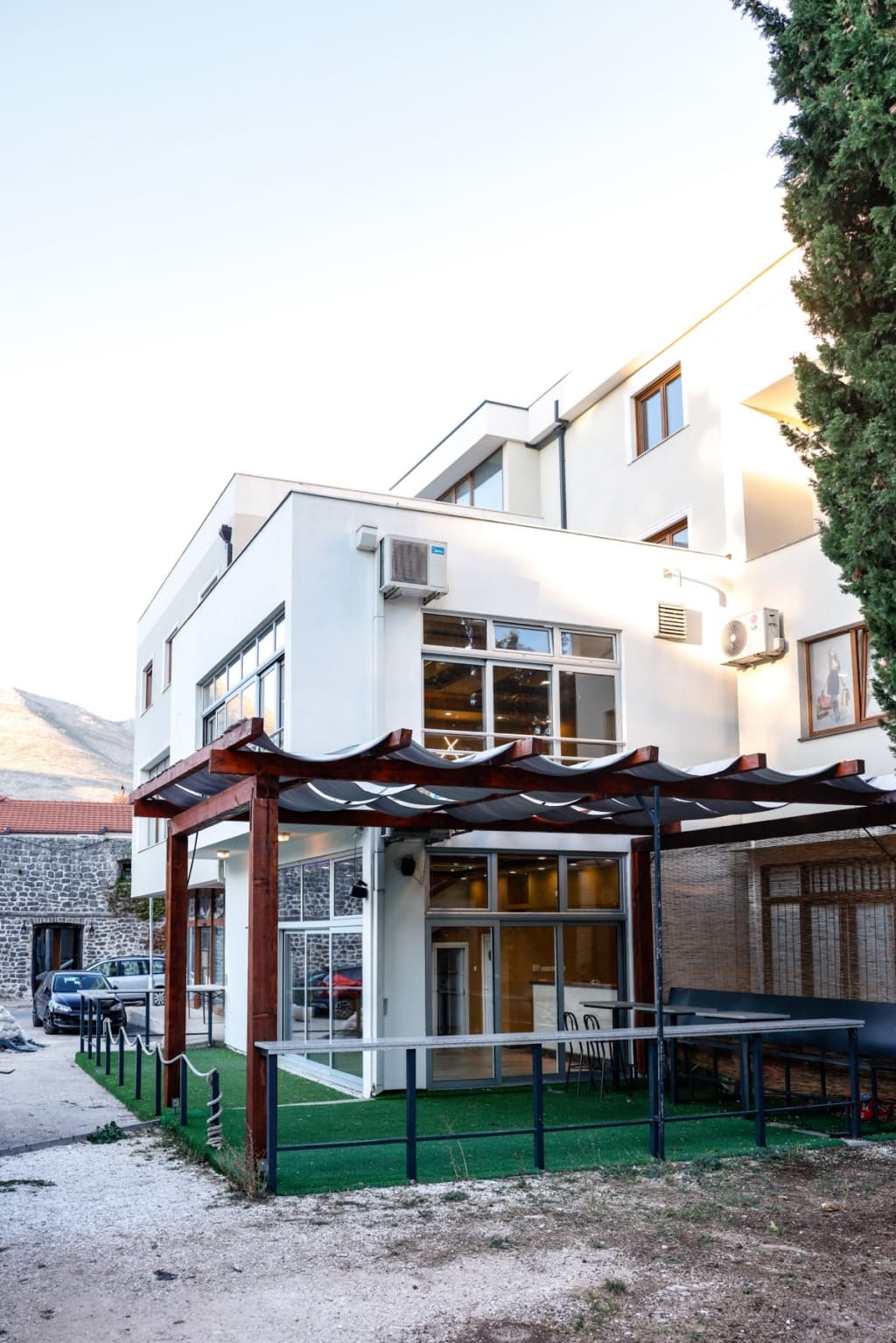 Prodaje se ili iznajmljuje poslovni prostor u centru Trebinja – 110 m² (Foto)