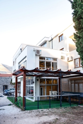 Prodaje se ili iznajmljuje poslovni prostor u centru Trebinja – 110 m² (Foto)