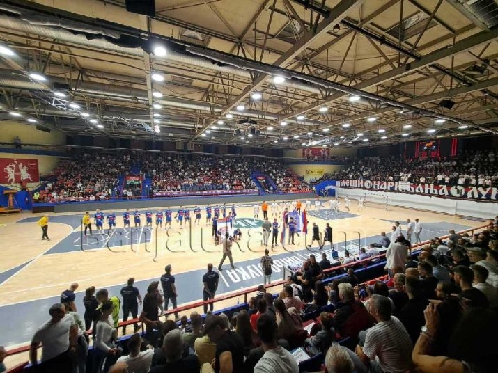 Dvorana Borik puna: Počeo meč Borac-Partizan (Foto)
