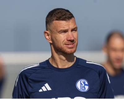 DIJAMANT ODUŠEVLJEN: Pogledajte šta je Anes Bougrine uručio Edinu Džeki ispred stadiona Schalkea