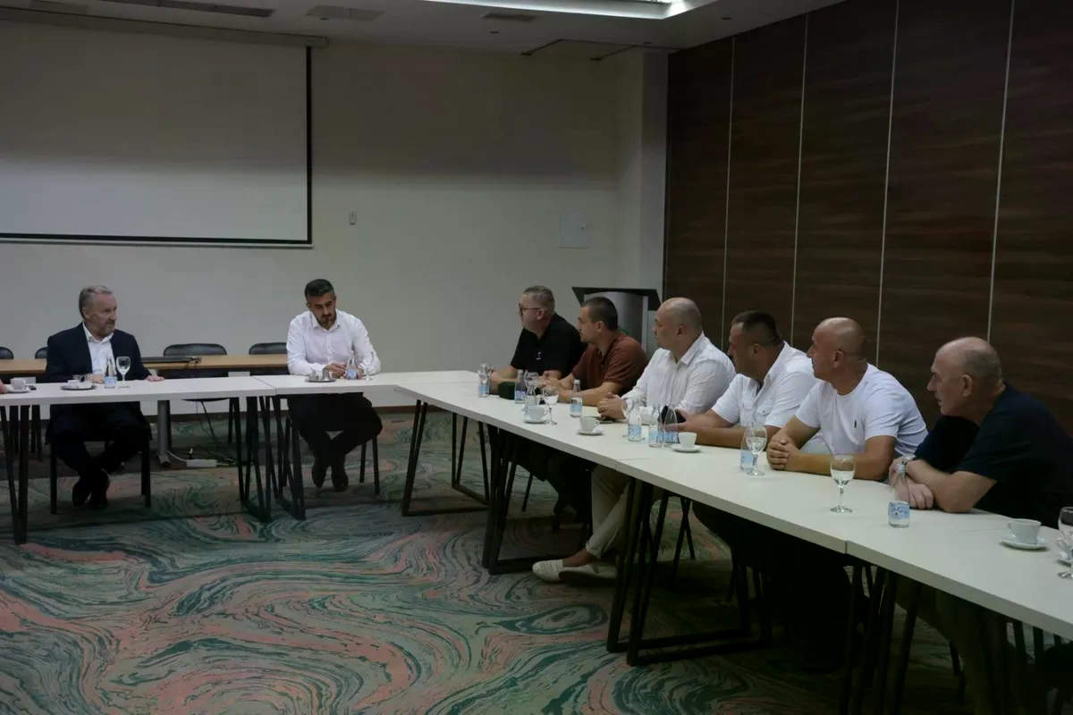 Izetbegović se sastao s otpuštenim radnicima JP "Komunalo" Mostar: Obećao nedvosmislenu podršku i pozvao nadležne da reaguju