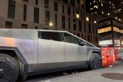 AUTO U KOJEM NE MOŽETE NIŠTA URADITI: Tesla otvorila vožnje Cybercabom bez volana i pedala (VIDEO)
