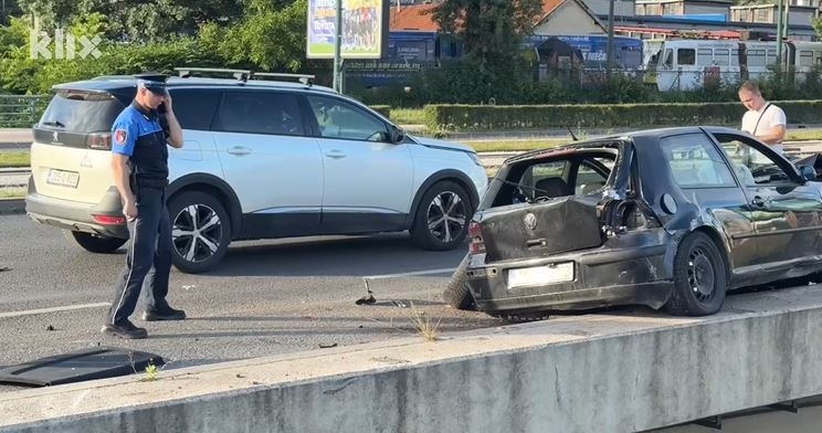 Stravičan udes u Sarajevu, sa vozila otpali točkovi