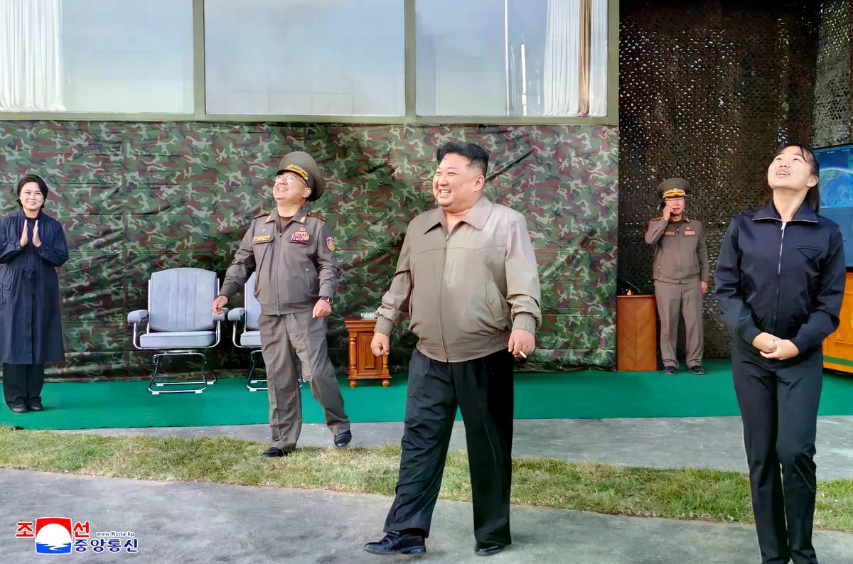 Kim Jong Un nadzirao lansiranje moćne rakete: Pogodila cilj udaljen 1.000 kilometara