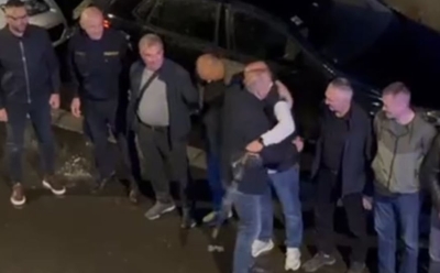 Trenuci koje neće zaboraviti: Sarajevski vatrogasci na emotivan način ispratili kolegu u penziju