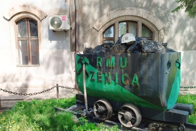 NAPETO U ZENICI: Deset rudara četvrtu noć proveli pod zemljom, uskoro će im se pridružiti...