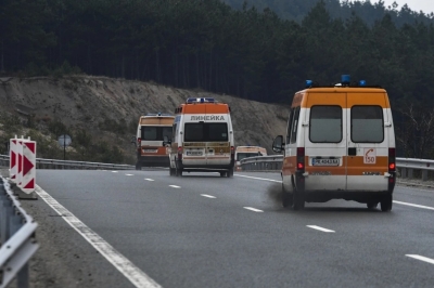 VRAĆALI SE SA LJETOVANJA U GRČKOJ, PA DOŽIVJELI STRAVIČNU SMRT! Jeziva tragedija na povratku sa mora, automobil e sudario sa DVA ŠLEPERA u Bugarskoj!