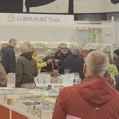Video / Sajam knjige: Izbila tučnjava za jednim od štandova