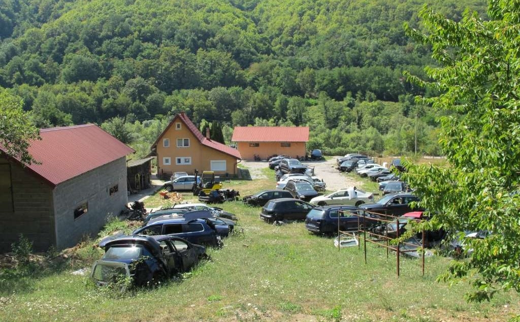Državljanin BiH i Srbije uhapšen zbog krijumčarenja, oduzeto 11 vozila iz Velike Britanije