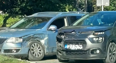 Жесток судар у Бањалуци, ауту готово отпао точак