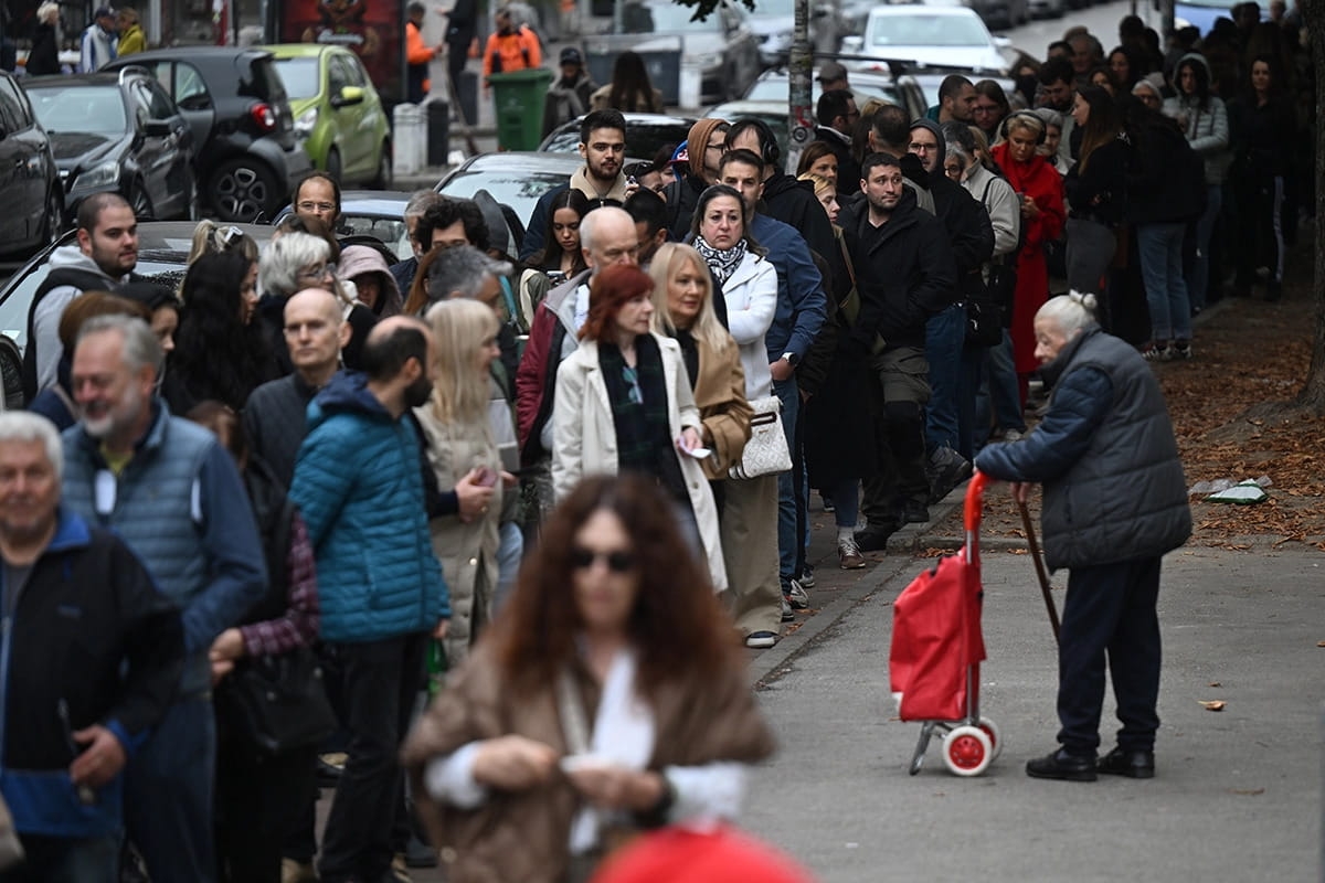Velika ilaznost u Srbiji: Do 11 časova glasalo 27,3 odsto birača