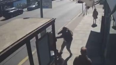 Uznemirujuće / Pojavio se snimak napada nožem u Londonu: Dvije osobe povrijeđene