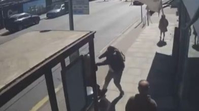 Uznemirujuće / Pojavio se snimak napada nožem u Londonu: Dvije osobe povrijeđene