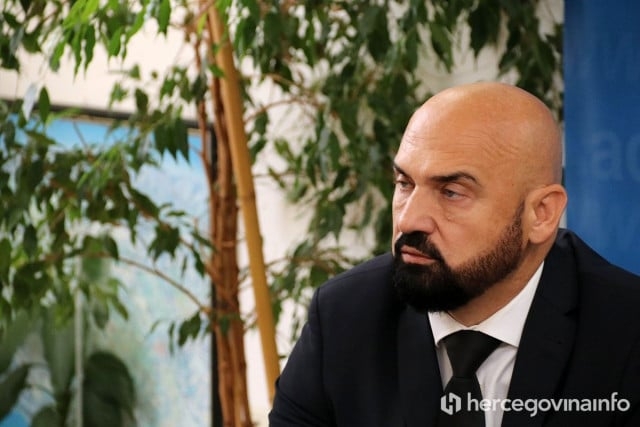 Policija pretresa MUP FBiH i ured Rame Isaka