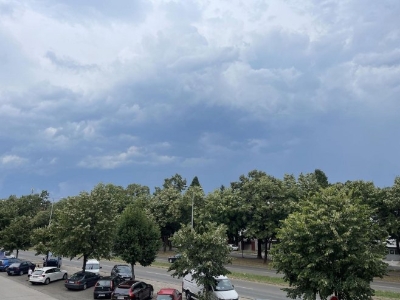 Pretežno oblačno, tokom dana kiša i lokalni pljuskovi