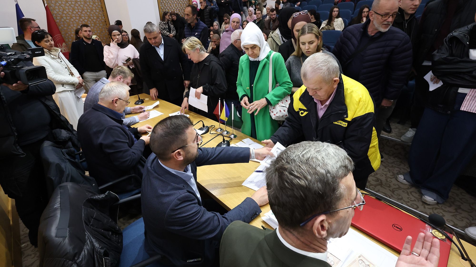 Fond "Gazi Husrev-beg" IZBNJ dodijelio 244 stipendije učenicima i studentima