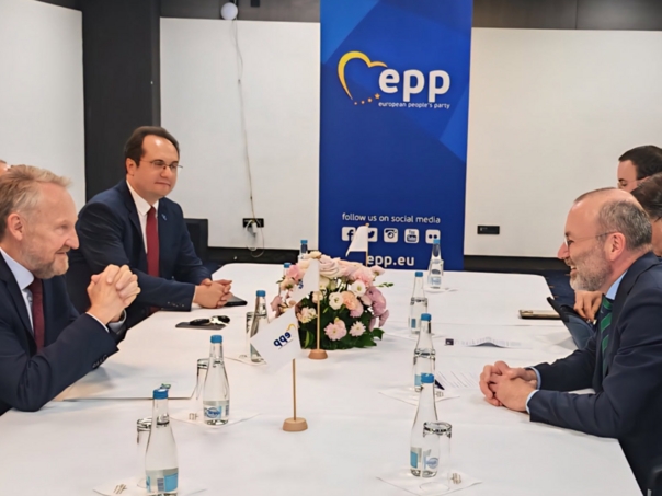 Izetbegović sa Manfredom Weberom o evropskom putu BiH i obavezama