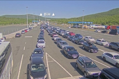 TOTALNI KOLAPS NA MAGISTRALI PREMA JUGU: Vozači potpuno zarobljeni u nepreglednim kolonama, za samo nekoliko kilometara trebaju sate