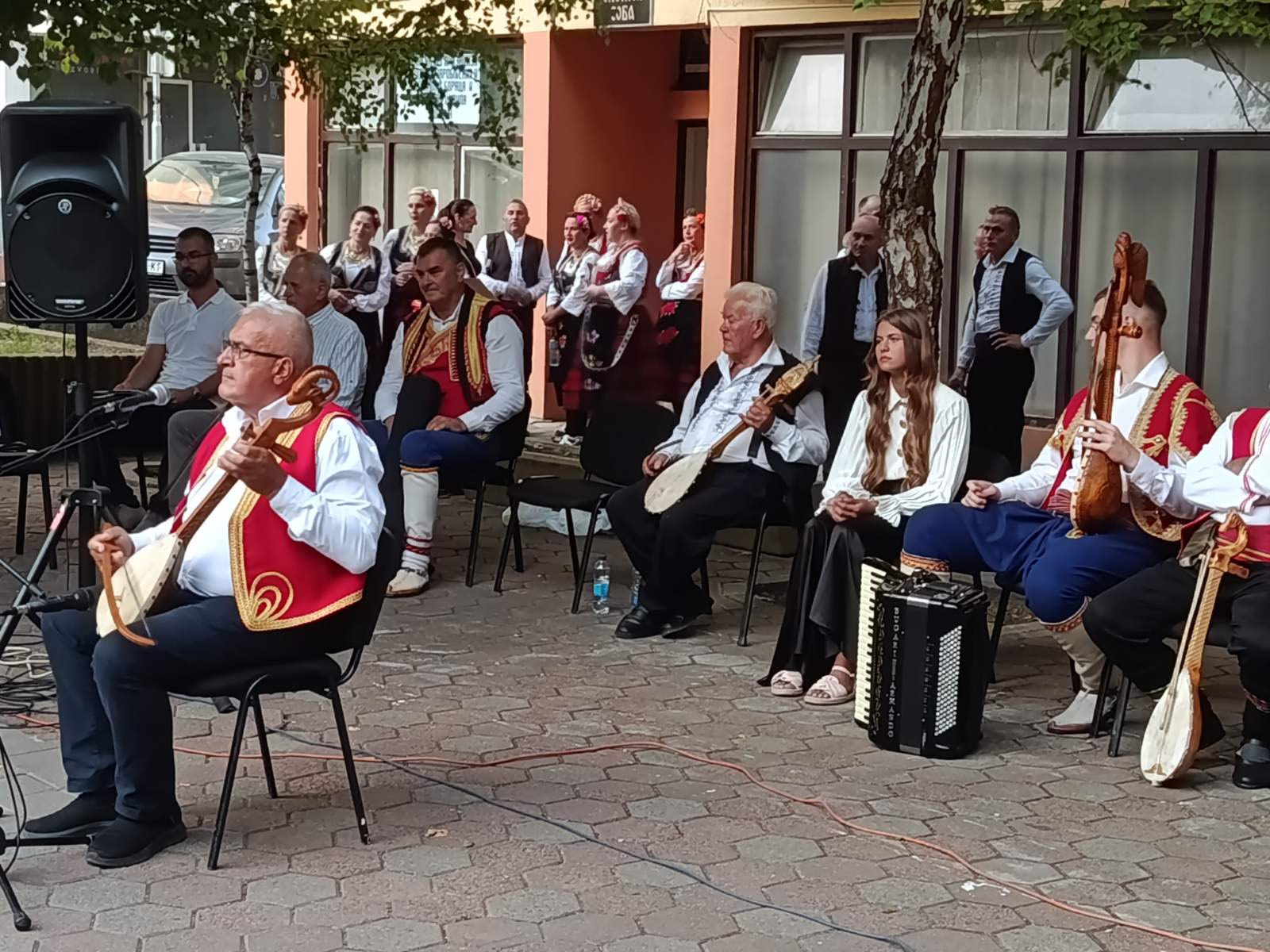 (FOTO) GUSLARI ODUŠEVILI ZVORNIČANE Nastupile 3 generacije iz Srpske, Srbije i Crne Gore, od najmlađih talenata do višestrukih šampiona